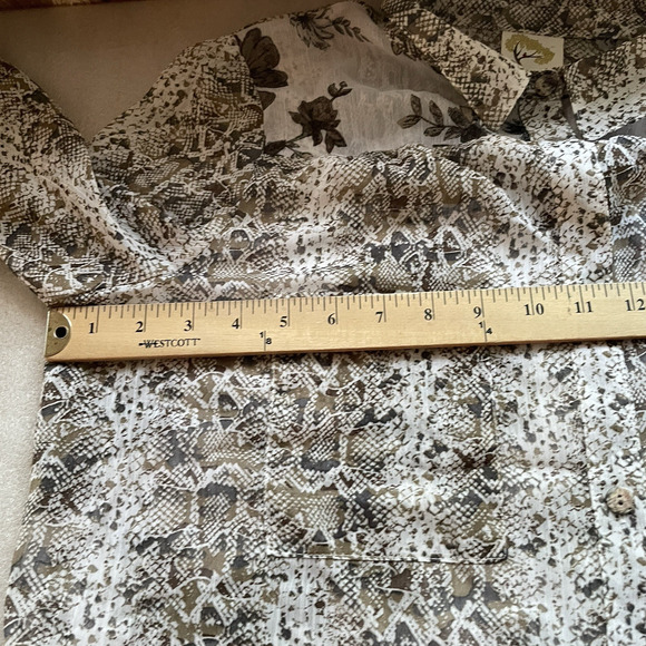 Fig And Flower Shirt Women Large Beige Brown Animal Floral Print Sheer Whimsey - Picture 6 of 11